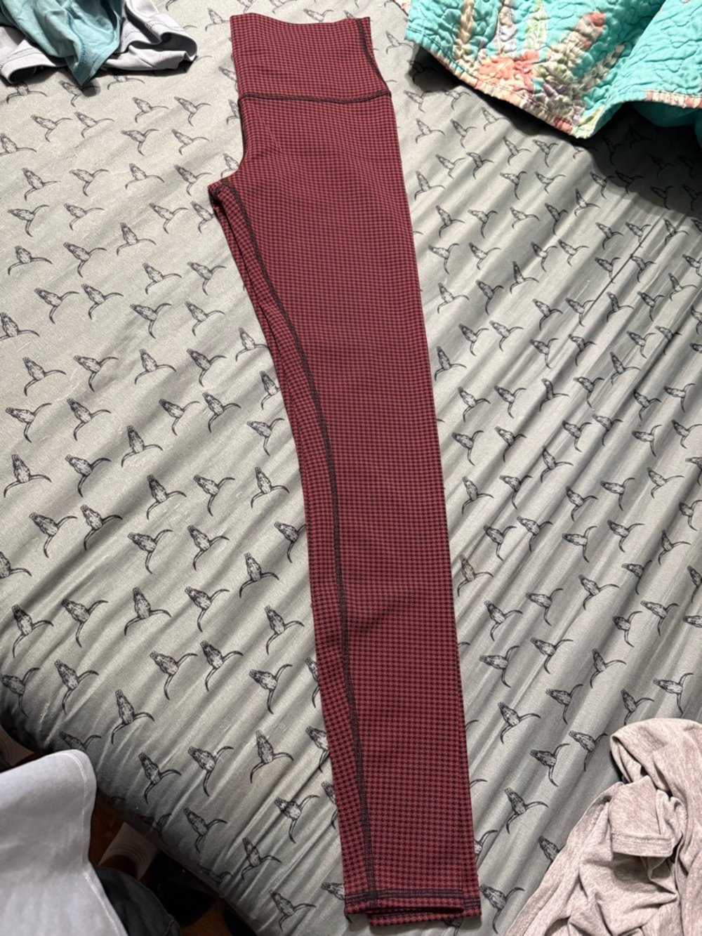 ALO Yoga Burgundy & Black Houndstooth Leggings